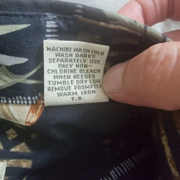 Batick Bay Men's Hawaiian Graphic Button Up Cotton Shirt. Size L. - Picture 6 of 7